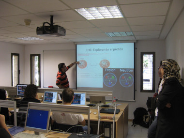 <p><em>Masterclass</em> en el Instituto de Física Corpuscular (IFIC, CSIC-Universitat de València). Imagen: CPAN.</p>
