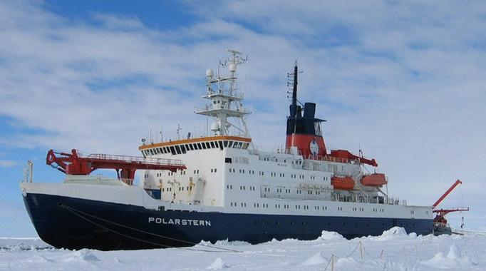 <p> Buque alemán Polarstern (Foto: José Abel Flores).</p>