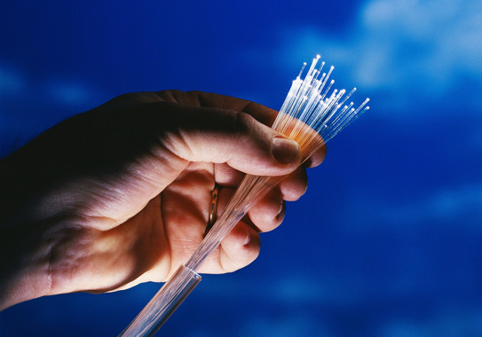 <p>Los investigadores han usado la fibra óptica para fabricar un pirómetro que mide la temperatura sin contactar con el objeto. / UC3M</p>