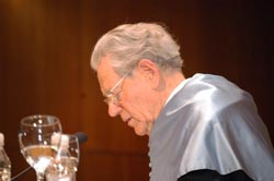 <p>Hans Küng hablando sobre