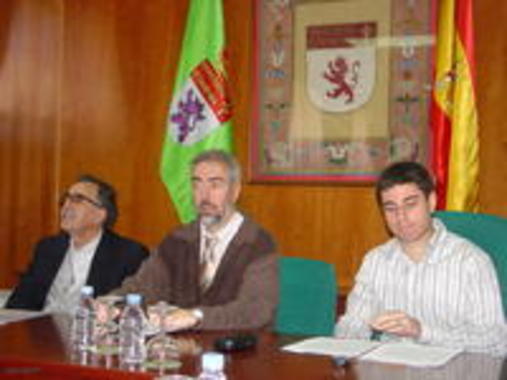 <p>Juan Francisco Martín, Alberto Villena y Carlos García Estrada. Foto: DICYT</p>