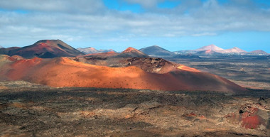 <p>Los volcanes del Parque Nacional de Timanfaya (Lanzarote) recuerdan el paisaje rojizo de Marte. / <a href="https://commons.wikimedia.org/wiki/File:Lanzarote_10_Luc_Viatour.jpg" target="_blank">Luc Viatour</a>.</p>