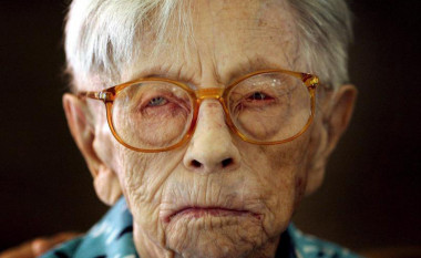 <p> Hendrikje van Andel-Schipper durante la celebración de su 115 cumpleaños en Hoogeveen (Holanda). / Efe</p>