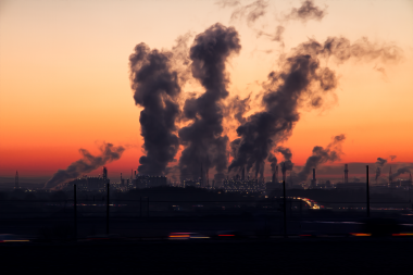 <p>Este estudio muestra una mayor exposición a partículas finas estaba asociada a una menor atención ejecutiva, tanto en niños como en niñas. / <a href="https://pixabay.com/es/photos/industria-sunrise-aire-1752876/" target="_blank">Pixabay</a></p>