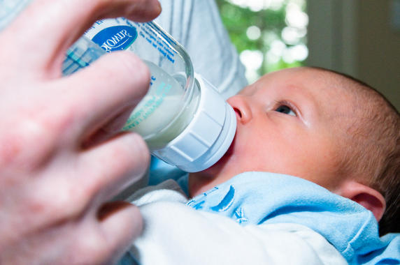 <p>El BPA es un compuesto químico que se utiliza principalmente en la fabricación de plásticos y materiales de envasado de alimentos, como los biberones. / <a href="http://www.flickr.com/photos/nova_hokie/4572382811/sizes/z/in/photostream/" target="_blank">Daniel</a></p>