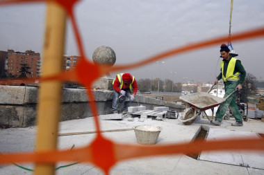 <p>Los jefes de obra sí son conscientes de que innovan para resolver problemas que surgen durante la construcción o para satisfacer requerimientos de los clientes, según el estudio. / Olmo Calvo / Sinc</p>