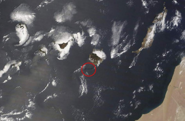 <p>Imagen captada por el satélite Terra de la NASA donde se aprecia el vertido / NASA</p>