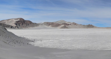 <p>Vista de la caldera del volcán Cerro Blanco / José Luis Fernández Turiel</p>