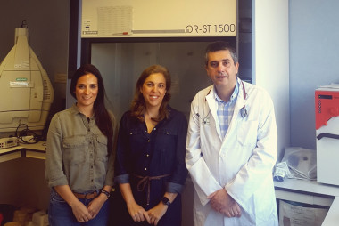 <p>Mercedes Millán Gómez, Mª Isabel Queipo Ortuño y Manuel Jiménez Navarro, Investigadores del Hospital Virgen de la Victoria. / CIBER</p>