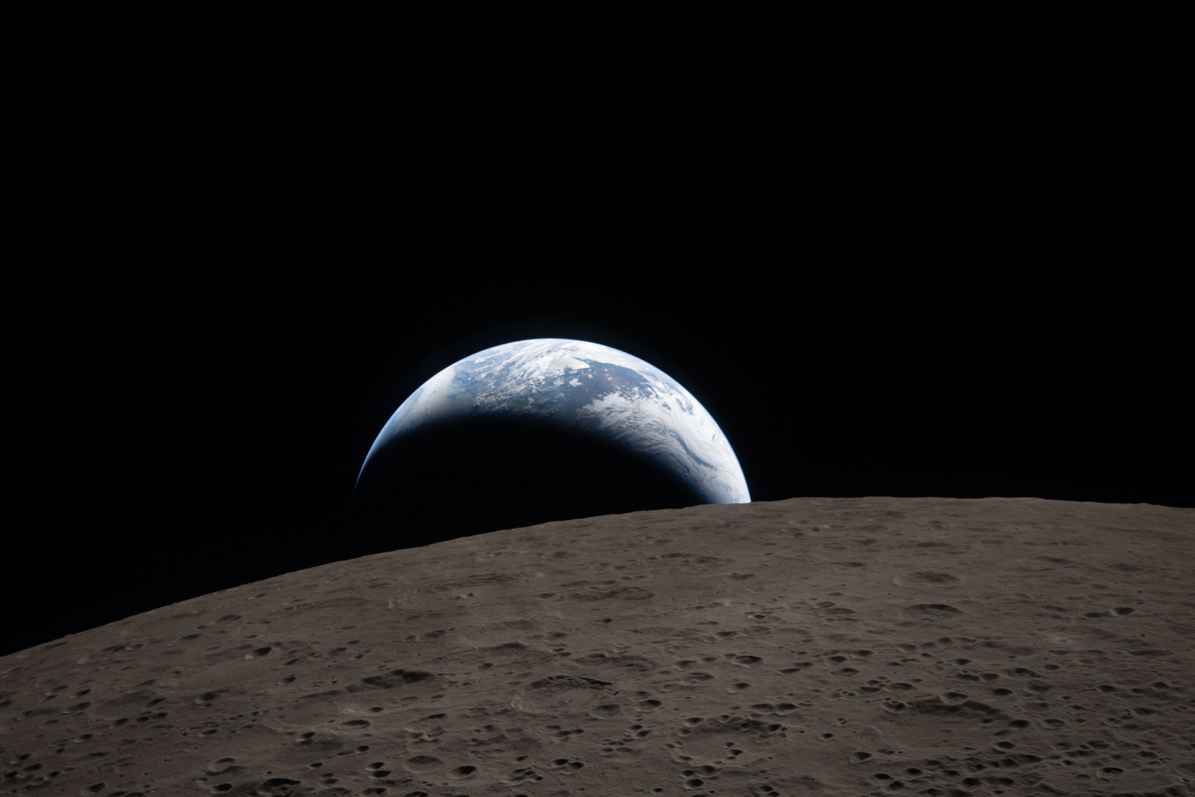 La NASA comparte la primera foto de la Tierra vista desde la cara oculta de la Luna