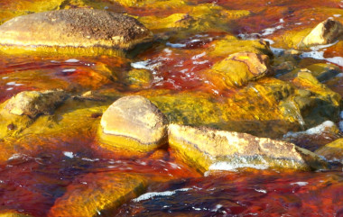 <p>Las aguas ácidas tiñen de rojo el Río Tinto. / CAB</p>