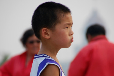 <p>La política china de autorizar el nacimiento de un solo hijo por pareja ha desencadenado una sucesión de descendientes más inseguros y pesimistas que aquellos que nacieron antes de que fuera implantada la norma. Imagen: <a href="http://www.flickr.com/photos/akiwitz/2731934324/sizes/o" target="_blank">Akiwitz.</a></p>
