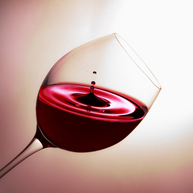 <p>La producción de la uva y del vino ofrece importantes beneficios económicos, sociales y medioambientales a las sociedades. / UPM</p>