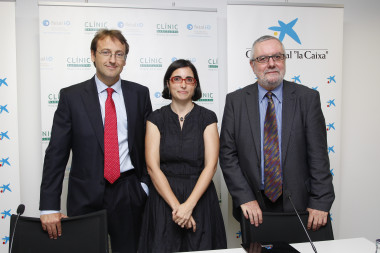 <p>El Dr. Eduard Gratacós, la Dra. Fátima Crispi y el Sr. Enric Banda antes de la rueda de prensa en CosmoCaixa Barcelona</p>