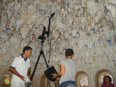 <p>Los mocárabes de las bóvedas recuerdan a las estalactitas de una cueva. / UJA</p>