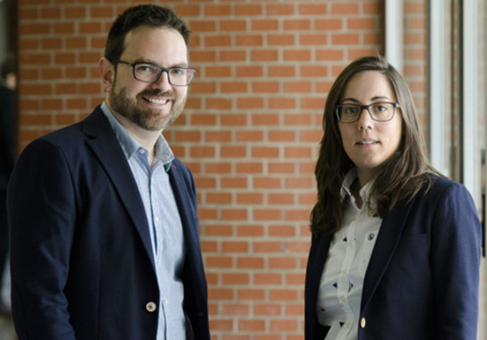 <p>Los investigadores Paloma Ubeda y Luis Miller. / Mtz de Trespuentes / UPV/EHU</p>