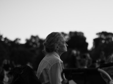 <p>Las personas que se sienten solas tienen mayor riesgo de padecer demencia. / <a href="https://www.pexels.com/photo/person-on-bench-1389589/" target="_blank">Kevin Bidwell</a></p>