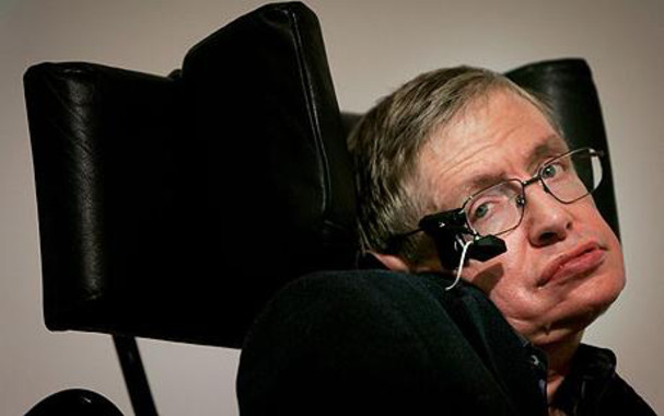 <p>Stephen Hawking, poco antes de fallecer a comienzos de año, presentó la última teoría que había elaborado sobre el universo junto a Thomas Hertog. / Universidad de Cambridge</p>
