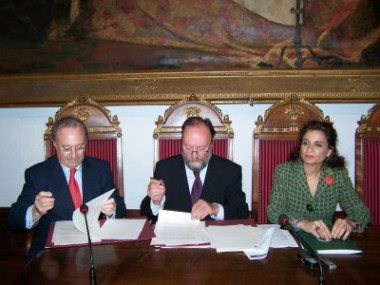 
<!-- START: including template: extension/sinc/design/ezwebin/templates/content/datatype/view/ezxmltags/paragraph.tpl (design:content/datatype/view/ezxmltags/paragraph.tpl) -->
<p>Juan López-Belmonte, delegado de Laboratorios ROVI, Francisco González, rector de UGR y Mª Jesús Montero, consejera de Salud de la Junta de Andalucía</p>
<!-- STOP: including template: extension/sinc/design/ezwebin/templates/content/datatype/view/ezxmltags/paragraph.tpl (design:content/datatype/view/ezxmltags/paragraph.tpl) -->
