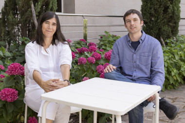 <p>Maria Blasco, jefa del Grupo de Telómeros y Telomerasa del CNIO y directora del estudio, y Kurt Whittemore, primer firmante. / CNIO</p>