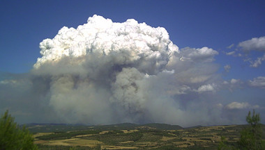 <p>Incendio convectivo en Cardona (Barcelona) el 8 de mayo de 2005. / Bombers de la Generalitat de Catalunya</p>