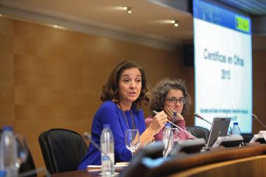 <p>La secretaria de Estado de I+D+i, Carmen Vela, y la directora de la Unidad de Mujeres y Ciencia, Ana Puy. / Ministerio de Economía, Industria y Competitividad</p>