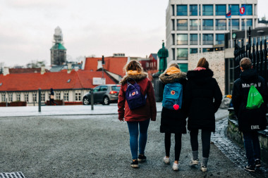 <p>La exposición a las partículas en suspensión roba 125.000 años de vida saludable a los niños y niñas de Europa. / Steve Long on Unsplash</p>