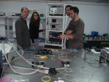 <p>Láseres acoplados para imitar al cerebro</p>