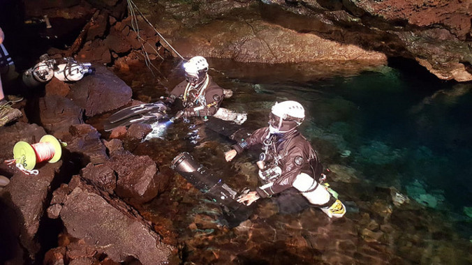 <p>Inicio de una inmersión en el lago de entrada / UNED</p>