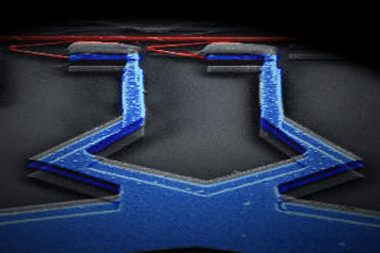 <p>Las dos mitades del SQUID térmico. En rojo, la parte caliente, y en azul la fría. Imagen: Giazotto y Martínez-Pérez.</p>