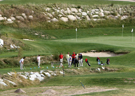 <p>El manejo del riego es uno de los aspectos más controvertidos en el mantenimiento sostenible de los campos de golf. <a href="http://www.agenciasinc.es/esl/imagenes/inicio/(imagen)/76441" target="_blank">Foto</a>: SINC.</p>