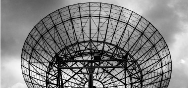 <p/>Las ocupaciones expuestas a campos electromagnÃ©ticos incluyen trabajar con o cerca de radares, antenas de telecomunicaciÃ³n, diagnÃ³stico y tratamiento mÃ©dico y hornos microondas, entre otros. /Â Tim van der Kuip” /><span style=