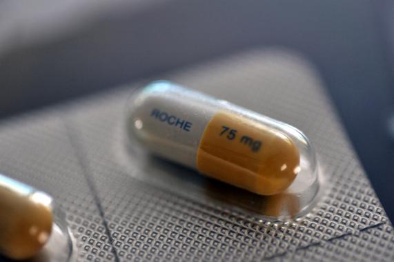 <p>Esta revisión sostiene que no hay motivos suficientes para apoyar el uso de Tamiflu en la prevención de la propagación de la gripe persona a persona. / <a href="http://upload.wikimedia.org/wikipedia/commons/7/75/Tamiflu_pill_Roche.jpg" target="_blank">Wikipedia</a></p>