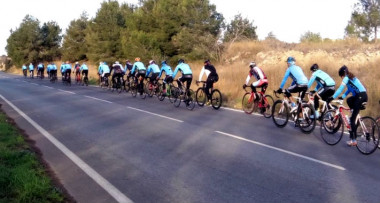 <p>Los investigadores ya han analizado más de 1000 maniobras de adelantamiento a pelotones de ciclistas. / UPV</p>