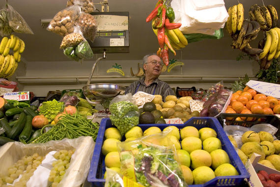 <p>La investigación ha confirmado el efecto beneficioso de la fruta, un tipo de alimento que escasea en la dieta de los universitarios. Foto: SINC.</p>