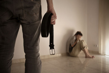 <p>Existe un clima social de aceptabilidad entre la población inmigrante latinoamericana al mostrar una mayor tolerancia hacia la violencia, una mayor tendencia a culpabilizar a las mujeres víctimas y una menor percepción de la gravedad de los casos. / Olmo Calvo (Sinc)</p>