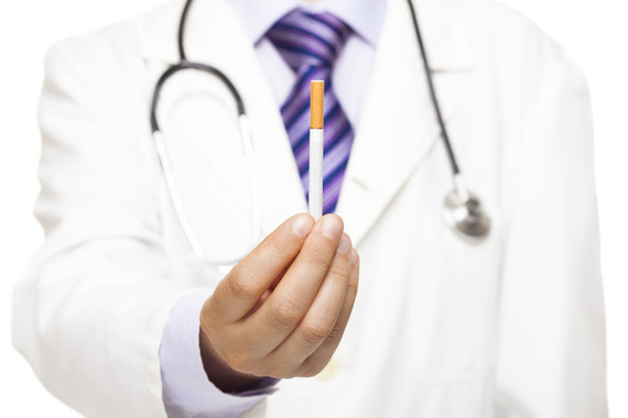 <p>Los resultados muestran que la cifra de médicos fumadores es del 28%, por debajo del 34,5% de la población general. / Fotolia</p>