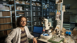 Alejandro Prieto en el laboratorio