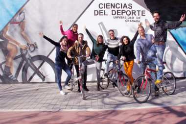 <p>Los autores de esta investigación, en la Facultad de Ciencias del Deporte de la UGR / Helena Gorlat</p>