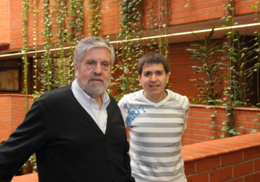 <p>De izquierda a derecha, los investigadores Adolfo de Sostoa y Alberto Maceda en la Facultad de Biología de la UB.</p>