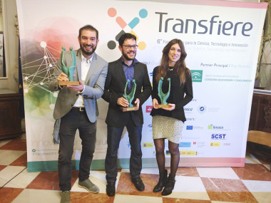 <p>De izquierda a derecha, Pere Estupinyà, Jesús Méndez y Adeline Marcos, durante la entrega de premios. / Foro Transfiere</p>