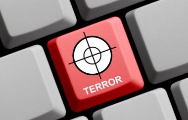 <p>Los terroristas aumentan su actividad en las redes sociales semanas antes de que actúen. / Fotolia</p>