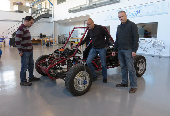 <p>Pruebas en el taller del área de Ingeniería Mecánica de la Universidad de Málaga. / Fundación Descubre</p>
