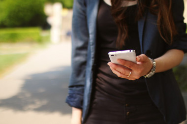 <p>Los <em>smartphones </em>están equipados con unos sensores que pueden registrar automáticamente movimientos escalonados. / Pixabay</p>
