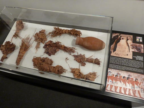 <p>Estas ofrendas florales están compuestas por hojas de olivo, espigas de cereales, flor de loto y otras plantas ya desaparecidas en Egipto. / US</p>