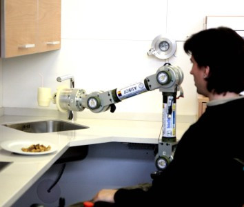 <p>Robot asistencial, Asibot, en funcionamiento</p>