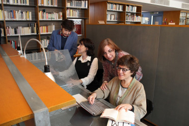 <p>De izquierda a derecha, las científicas Pilar López Sancho, Flora de Pablo, Francisca Puertas y Capitolina Díaz durante el maratón de edición. / L’Oréal</p>