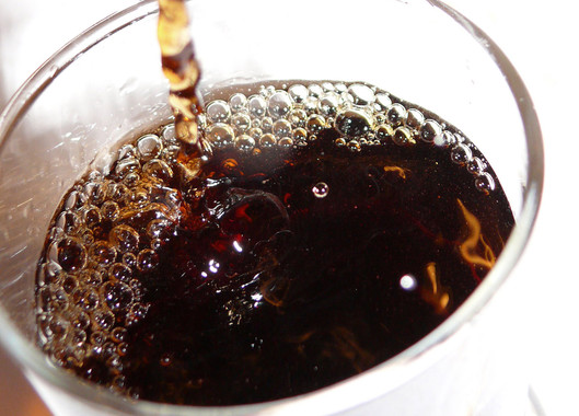 <p>El consumo de por lo menos dos vasos diarios de bebidas azucaradas se asocia con un aumento del 23% en el riesgo de desarrollar insuficiencia cardiaca en comparación con ningún consumo. / <a href="http://www.sxc.hu/browse.phtml?f=download&id=828599" target="_blank">Yucel Tellici</a></p>
