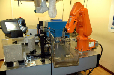<p>Configuración experimental del <em>Laser Shock Processing </em>en el Centro Láser de la Universidad Politécnica de Madrid. / UPM</p>