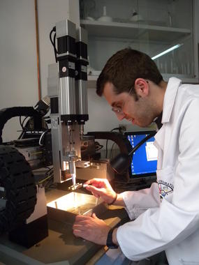 <p class=" text-left">Los investigadores han analizado las ventajas del biovidrio 45S5. / UEx</p>